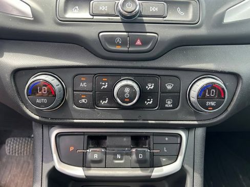 Used 2023 GMC Terrain SLE w/ Driver Convenience Package FWD image 28