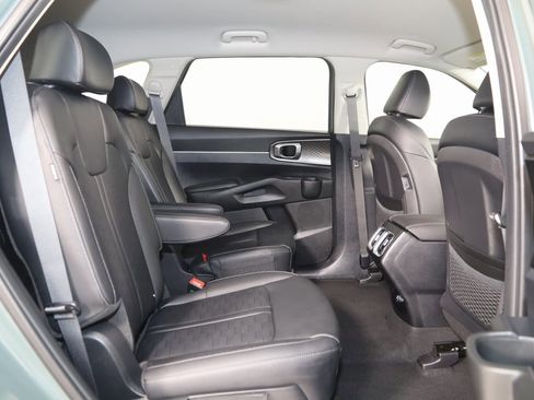 Used 2025 Kia Sorento EX image 14