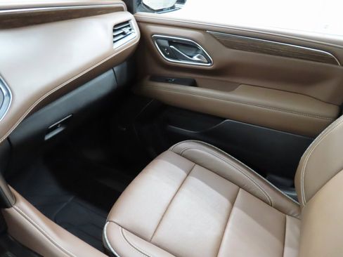 Used 2024 Chevrolet Suburban High Country image 28