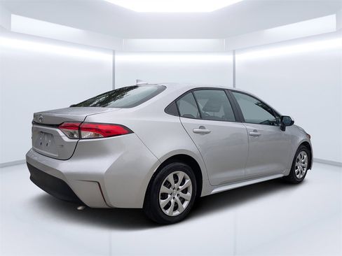 Used 2024 Toyota Corolla LE image 3