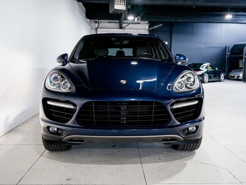 Used 2012 Porsche Cayenne Turbo image 5