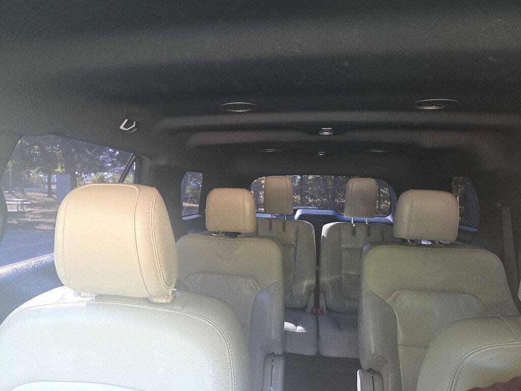 Used 2018 Ford Explorer XLT w/ Equipment Group 202A FWD image 37