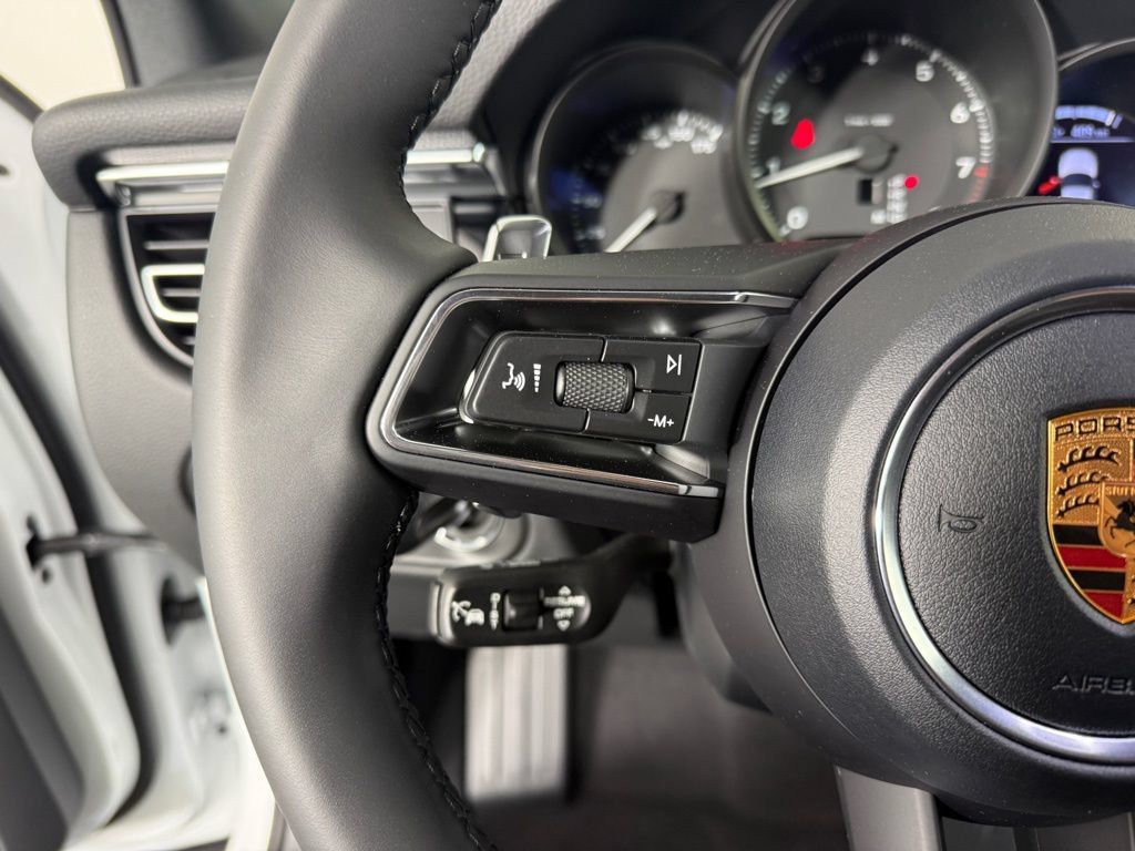 Certified 2026 Porsche Macan AWD/4WD image 28