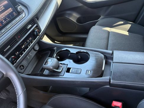 Used 2025 Nissan Rogue SV FWD image 43