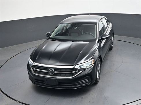 Used 2024 Volkswagen Jetta SE image 21