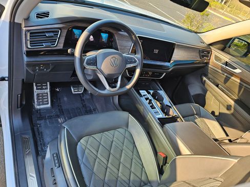 Used 2024 Volkswagen Atlas SEL Premium R-Line image 8