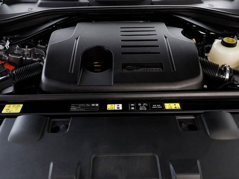 Used 2025 Land Rover Range Rover Sport SE image 19