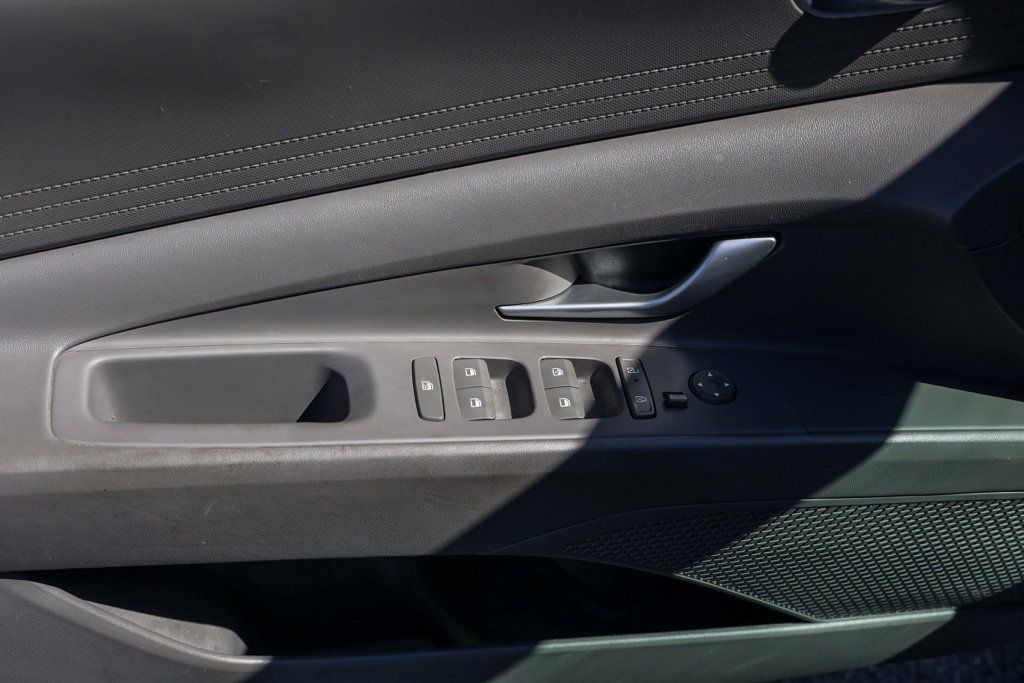 Used 2024 Hyundai Elantra SEL FWD image 25