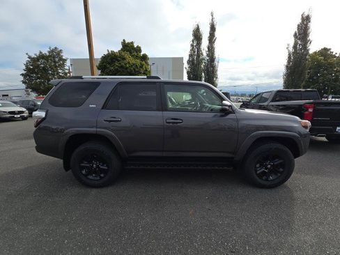 Used 2021 Toyota 4Runner SR5 Premium image 3