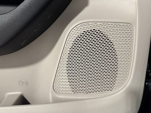 Used 2020 Chrysler Pacifica Touring-L image 29