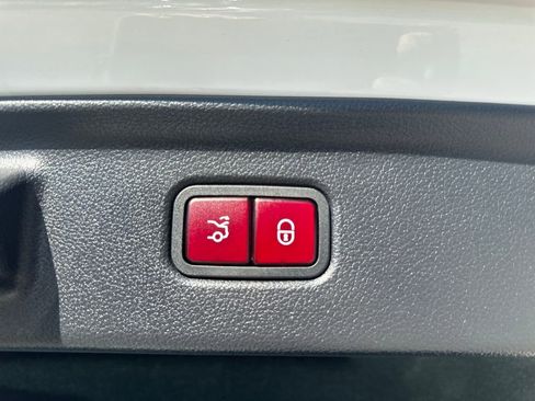 Certified 2023 Mercedes-Benz S 500 4MATIC w/ AMG Line image 31