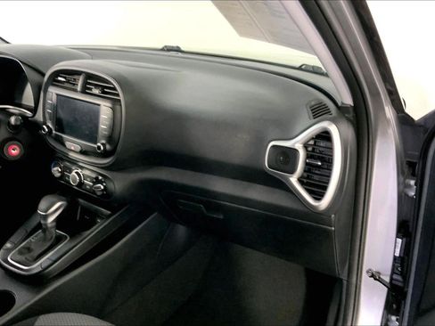 Certified 2025 Kia Soul LX w/ LX Technology Package FWD image 16