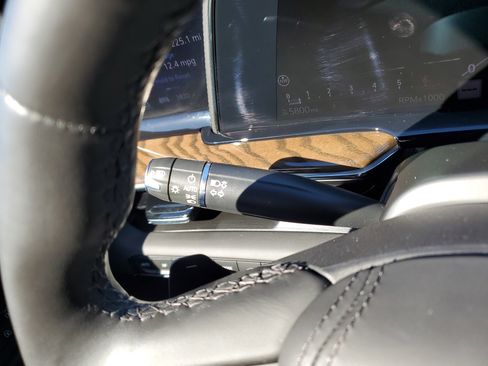 Certified 2024 Cadillac Escalade Premium Luxury Platinum image 20