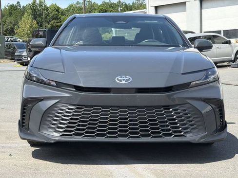 Used 2025 Toyota Camry SE FWD image 16