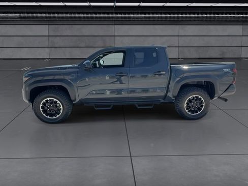 Used 2025 Toyota Tacoma TRD Off-Road AWD/4WD image 5