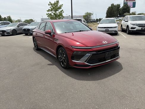 Used 2025 Hyundai Sonata SEL FWD image 3