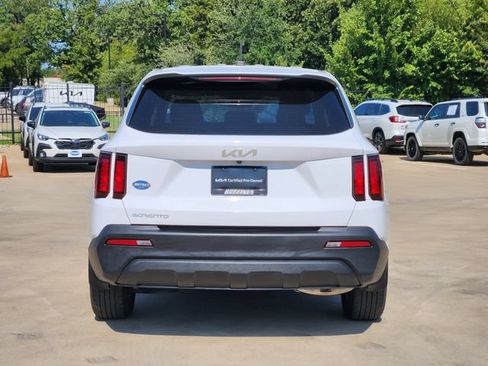 Certified 2023 Kia Sorento LX FWD image 6