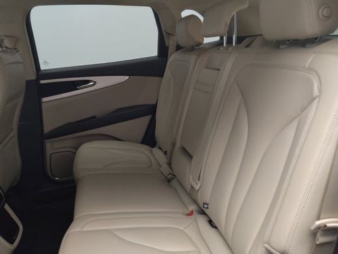 Used 2019 Lincoln Nautilus FWD image 18