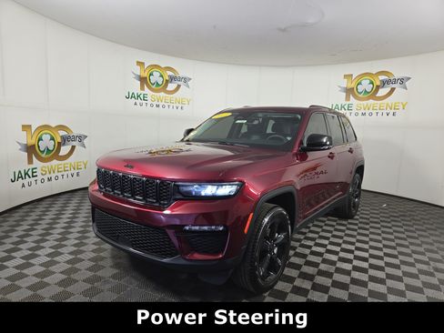 Used 2023 Jeep Grand Cherokee Limited w/ Black Appearance Package AWD/4WD image 4