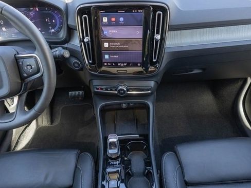 Used 2024 Volvo XC40 B5 Plus image 24