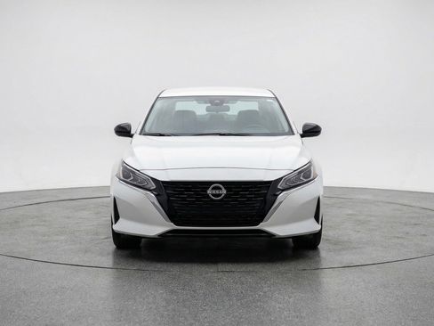 Used 2025 Nissan Altima 2.5 SV image 2