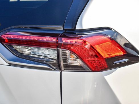 Used 2019 Toyota RAV4 Limited image 6