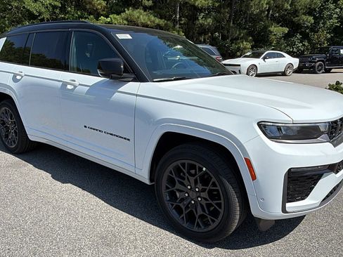 New 2026 Jeep Grand Cherokee L Summit w/ Obsidian Package AWD/4WD image 5
