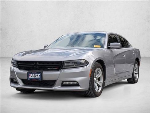 Used 2017 Dodge Charger SXT image 1