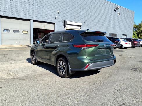 Used 2023 Toyota Highlander XLE image 4