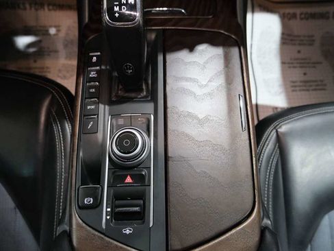 Used 2019 Maserati Levante GranLusso AWD/4WD image 30