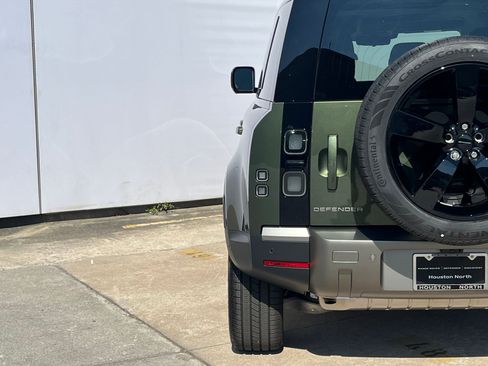 New 2026 Land Rover Defender 110 S image 23