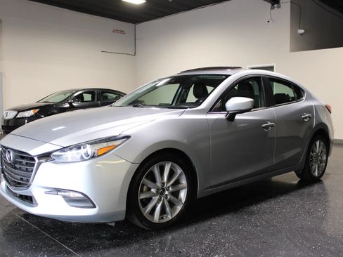 Used 2017 MAZDA MAZDA3 Touring w/ Popular Equipment Package FWD image 6