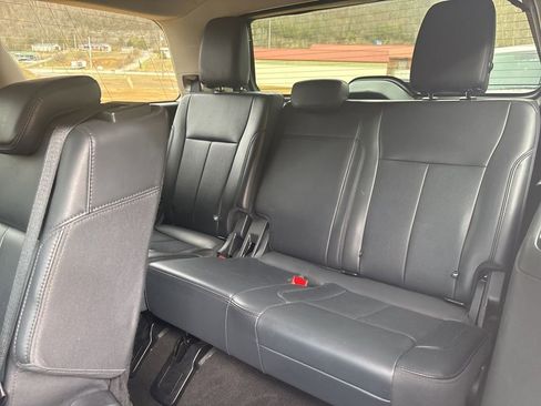 Used 2024 Ford Expedition XLT image 12