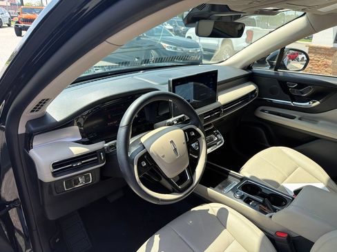 Used 2026 Lincoln Corsair Premiere FWD image 4