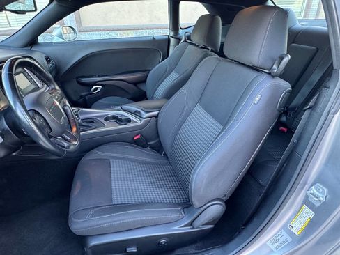 Used 2016 Dodge Challenger SXT image 12