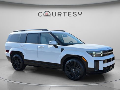 Used 2025 Hyundai Santa Fe Calligraphy FWD image 7