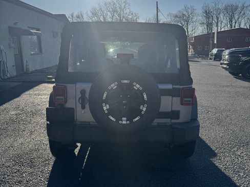 Used 2013 Jeep Wrangler Unlimited Sport image 6