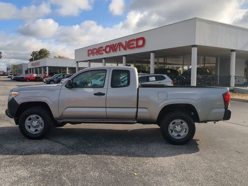 Used 2018 Toyota Tacoma SR image 6