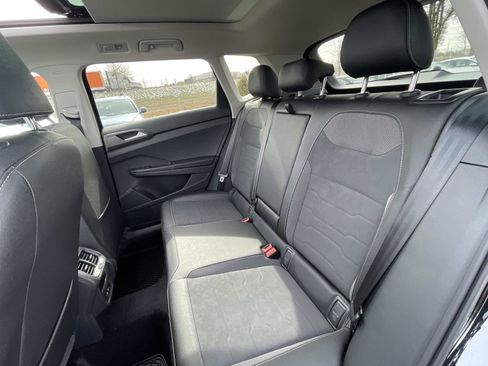 New 2026 Volkswagen Taos SE FWD image 12