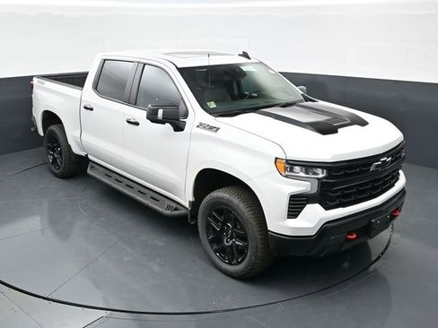 Used 2024 Chevrolet Silverado 1500 LT Trail Boss w/ LT Trail Boss Premium Package AWD/4WD image 32