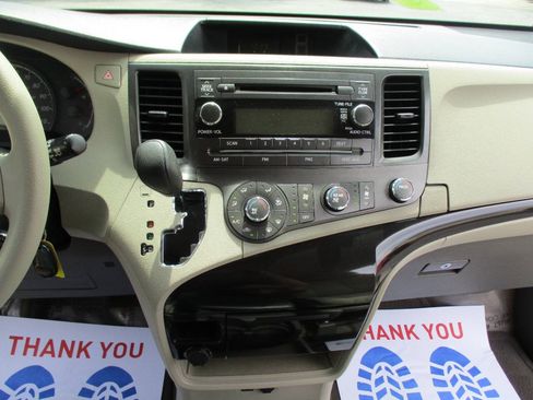 Used 2012 Toyota Sienna FWD image 14