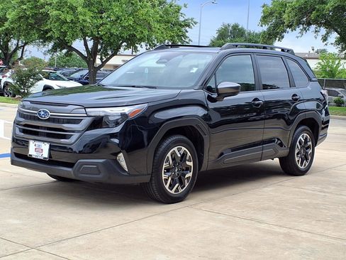 Certified 2025 Subaru Forester Premium AWD/4WD image 22