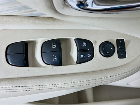 Used 2018 Nissan Murano SV image 15