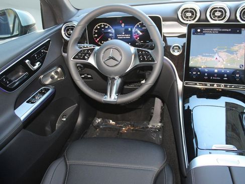 Used 2026 Mercedes-Benz GLC 300 image 28