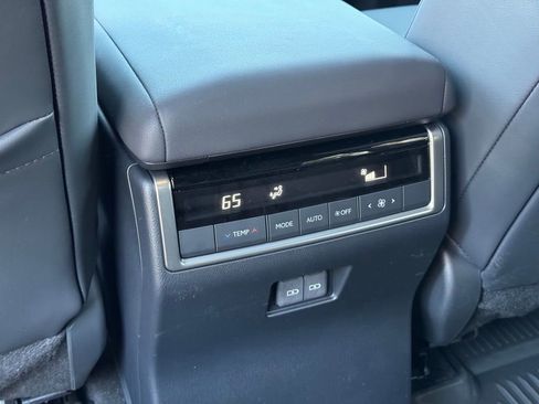 Used 2025 Lexus GX 550 image 17