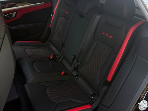 Used 2024 Lamborghini Urus S image 39