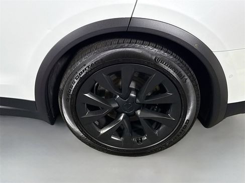 Used 2022 Tesla Model X image 33