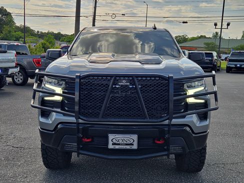 Used 2024 Chevrolet Silverado 1500 LT Trail Boss w/ Convenience Package II AWD/4WD image 4