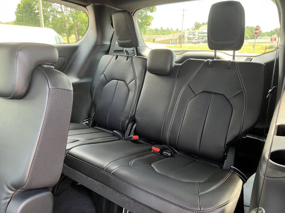 New 2027 Chrysler Pacifica Select FWD image 6