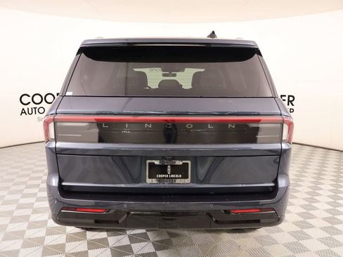 New 2026 Lincoln Navigator Premiere AWD/4WD image 22